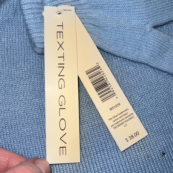 NWT Tahari Faux Fur Hat & Texting Glove Set - Picture 3 of 4